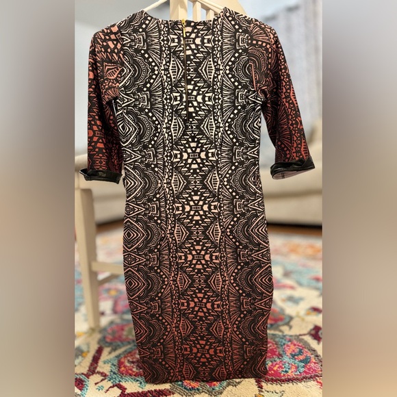 Mid dress, three quarter length sleeve, 90% pes polyester, 10% elastan - Picture 2 of 2